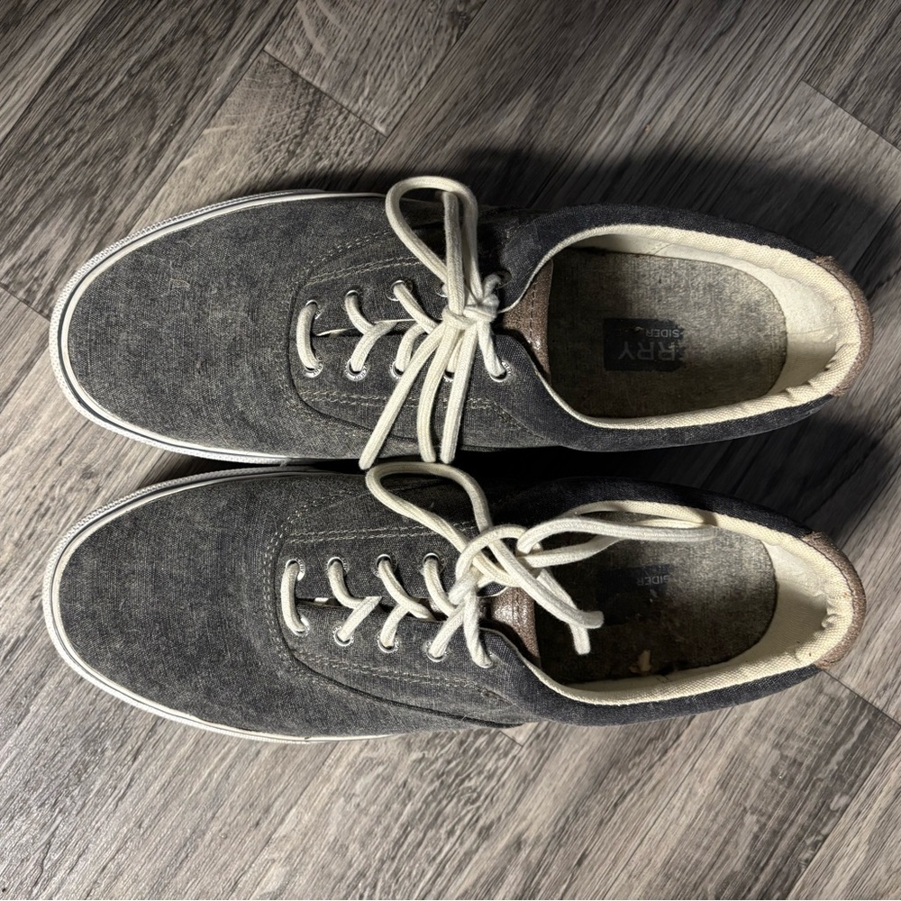 Sperry striped canvas sneaker size 11